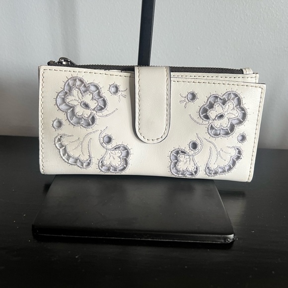 Handbags - Patricia Nash Elegant Floral Embroidered Wallet